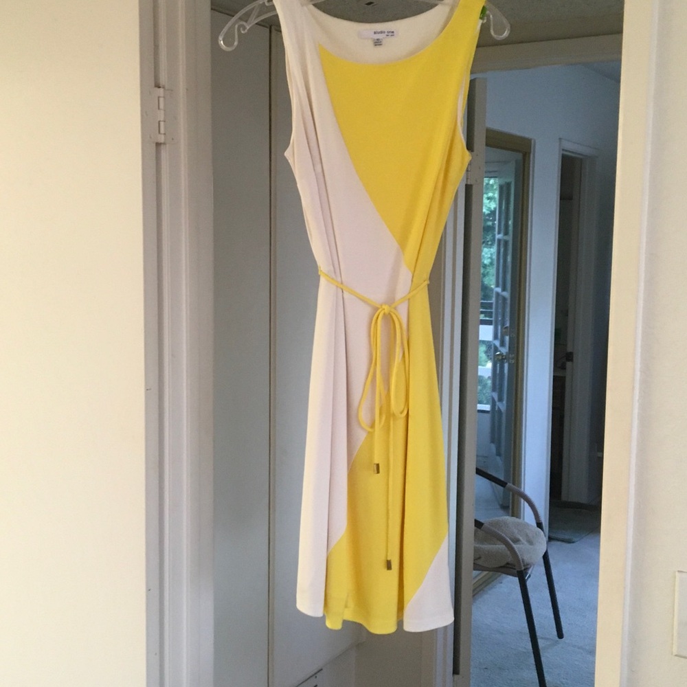 STUDIO ONE NY/YELLOW & WHITE COLOR BLOCK JERSEY TIE FRONT MINI